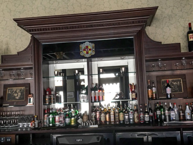 Ulster-Reform-Club-bar.jpg