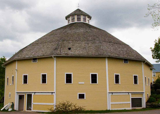Octagonal-barn-in-Vt.jpg