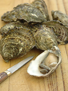 Oyster_with_knife.jpg